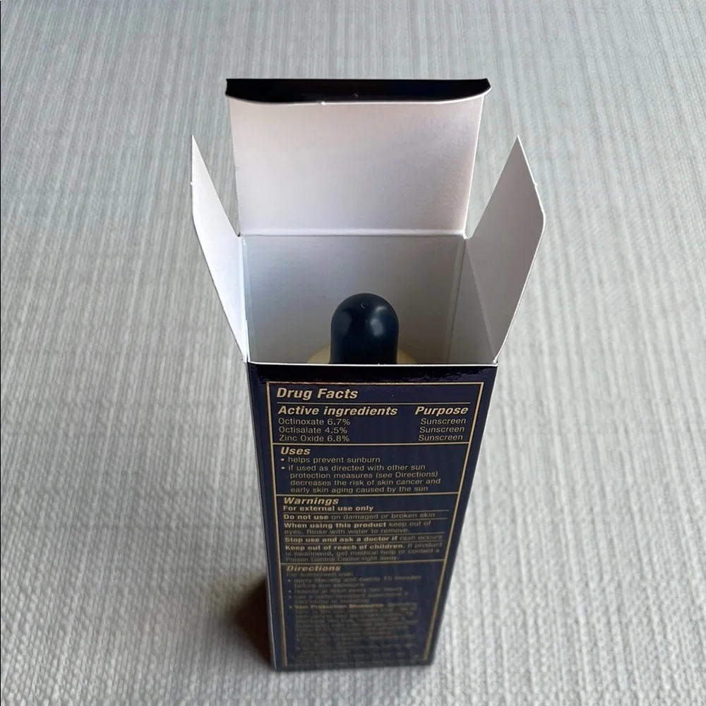 Estée Lauder Futurist SkinTint Serum Foundation SPF 20- 2C3 Fresno